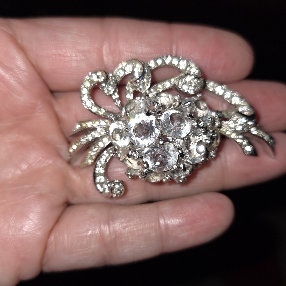 Vintage Reja Elegant Crystal Brooch